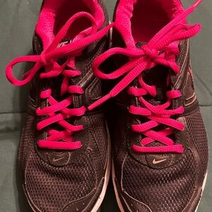 Women’s Nike Dart 9 black/bright pink size 7 shoes, smoke free, bundle & save